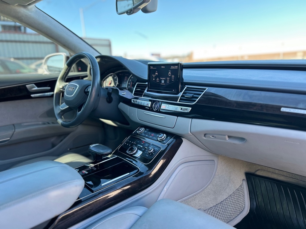 Audi A8 L 4.0T quattro 2015