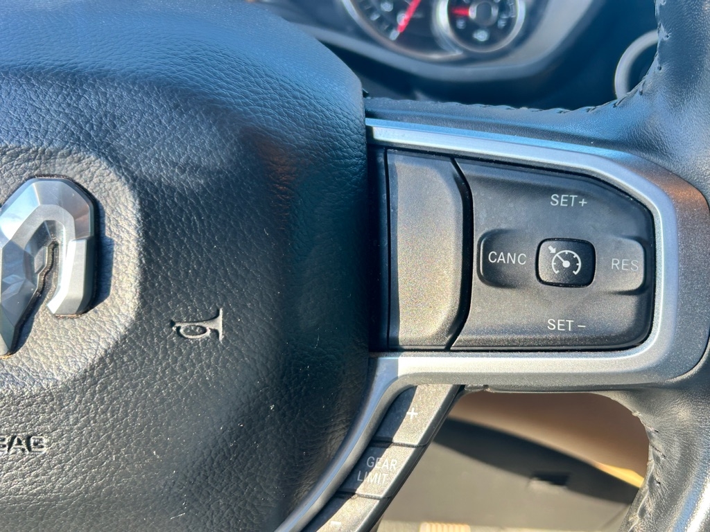 RAM 1500 Big Horn Crew Cab SWB 4WD 2020