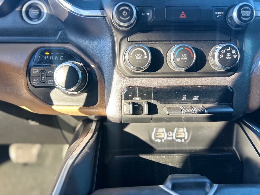 RAM 1500 Big Horn Crew Cab SWB 4WD 2020