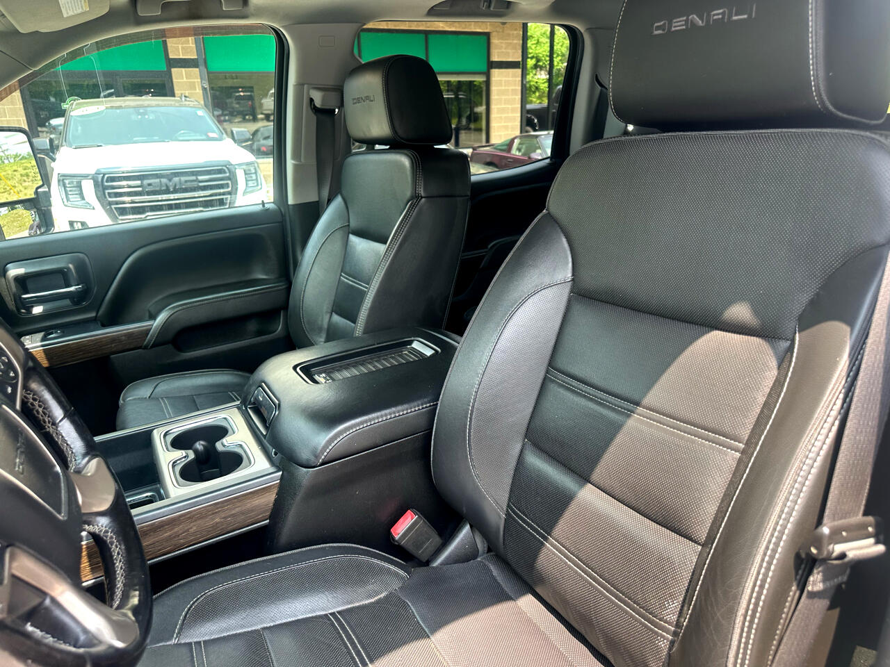 GMC Sierra 2500HD 4WD Crew Cab 153.7" Denali 2018 GMC Sierra 2500HD 4WD Crew Cab 153.7" Denali 2018