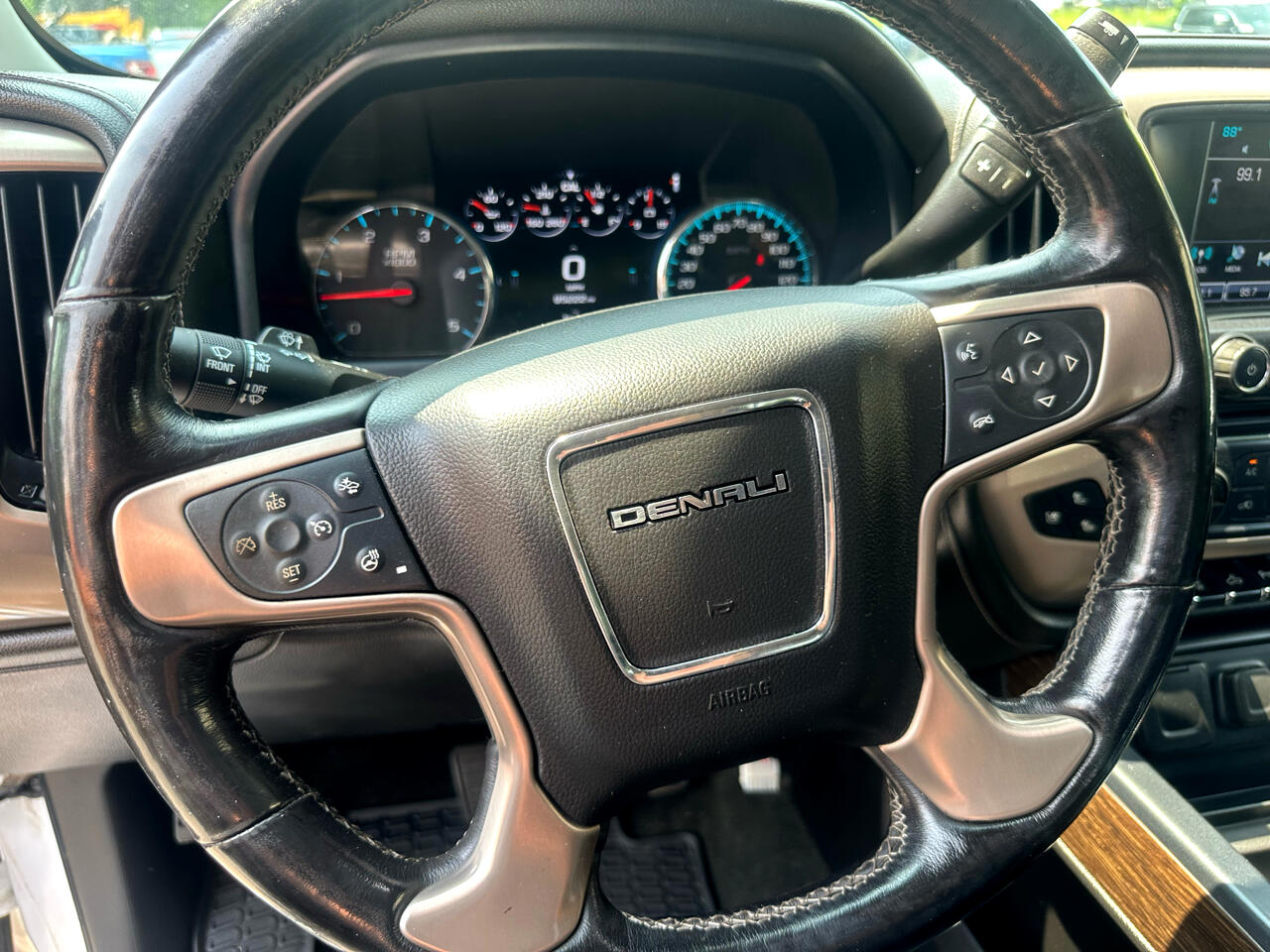 GMC Sierra 2500HD 4WD Crew Cab 153.7" Denali 2018 GMC Sierra 2500HD 4WD Crew Cab 153.7" Denali 2018