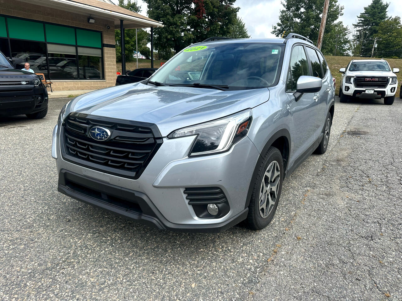 2022 Subaru Forester Premium photo 2