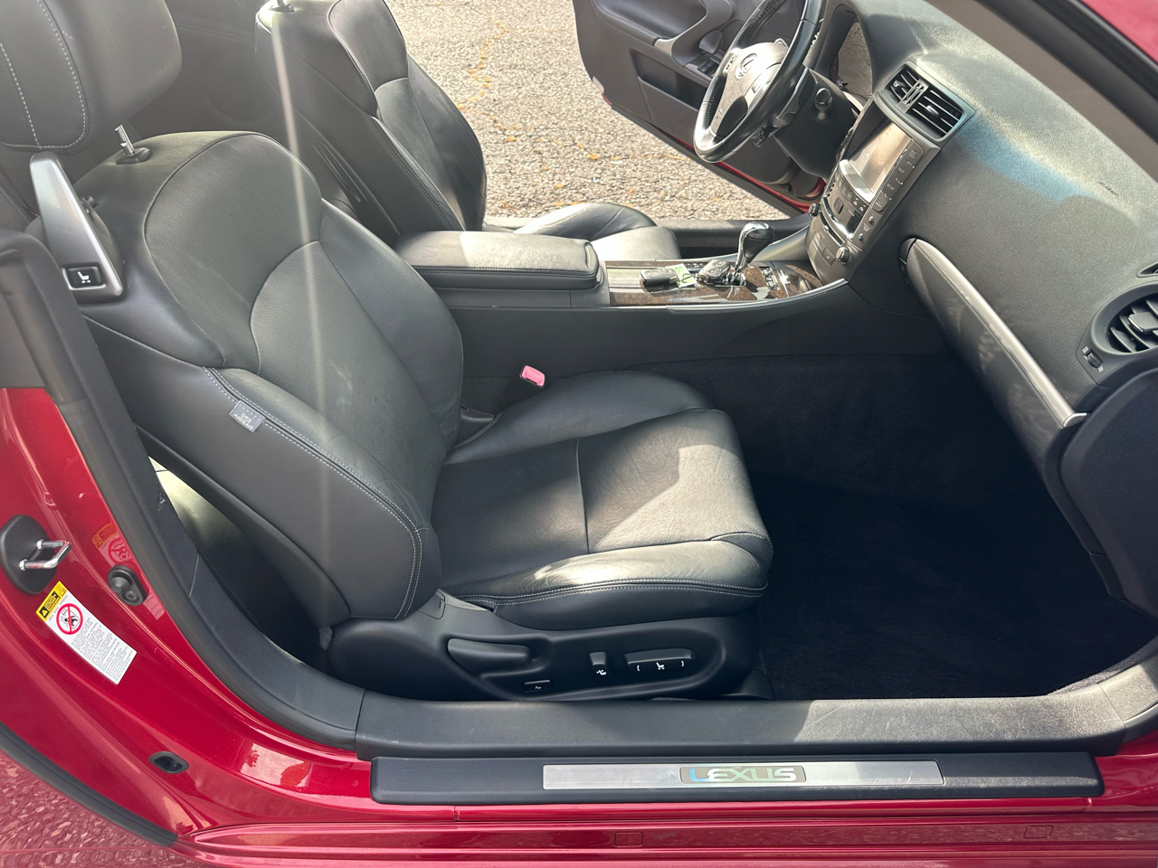 2015 Lexus IS 250C photo 13