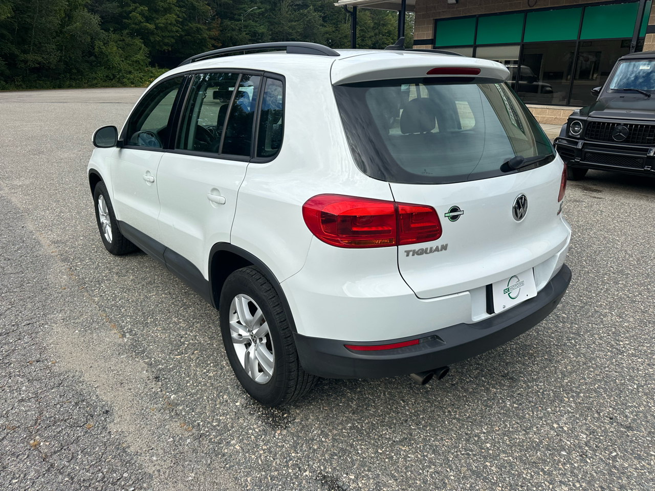 2017 Volkswagen Tiguan S photo 2