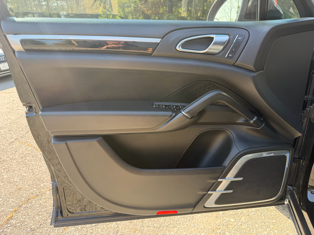 2012 Porsche Cayenne Turbo photo 4
