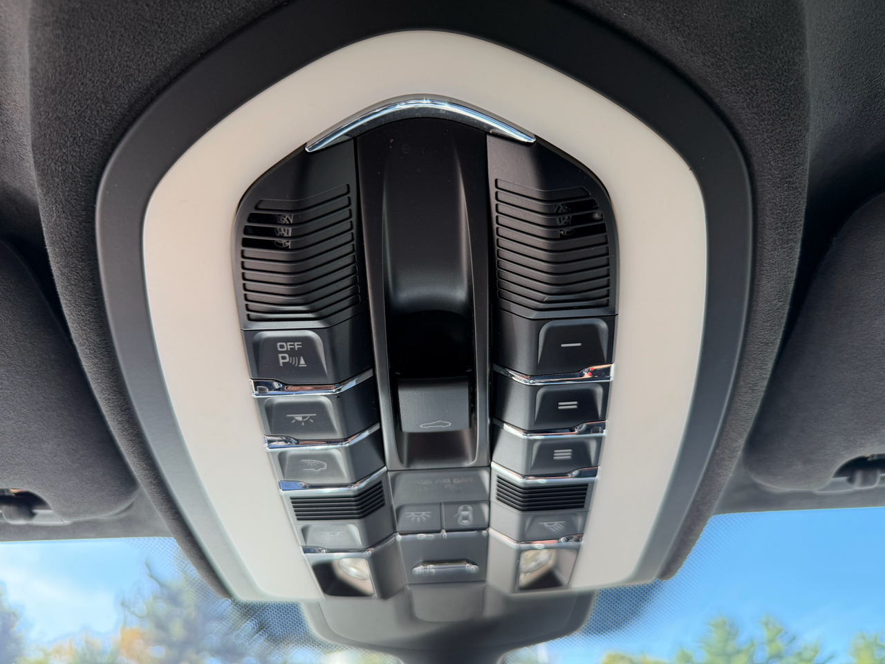 Porsche Cayenne AWD 4dr Turbo 2012 Porsche Cayenne AWD 4dr Turbo 2012