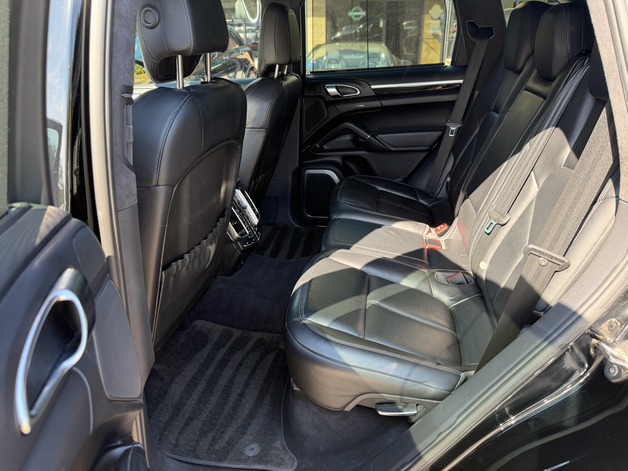 Porsche Cayenne AWD 4dr Turbo 2012 Porsche Cayenne AWD 4dr Turbo 2012