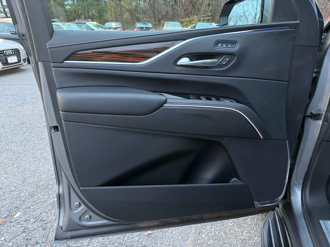 2021 Cadillac Escalade ESV Premium Luxury photo 3