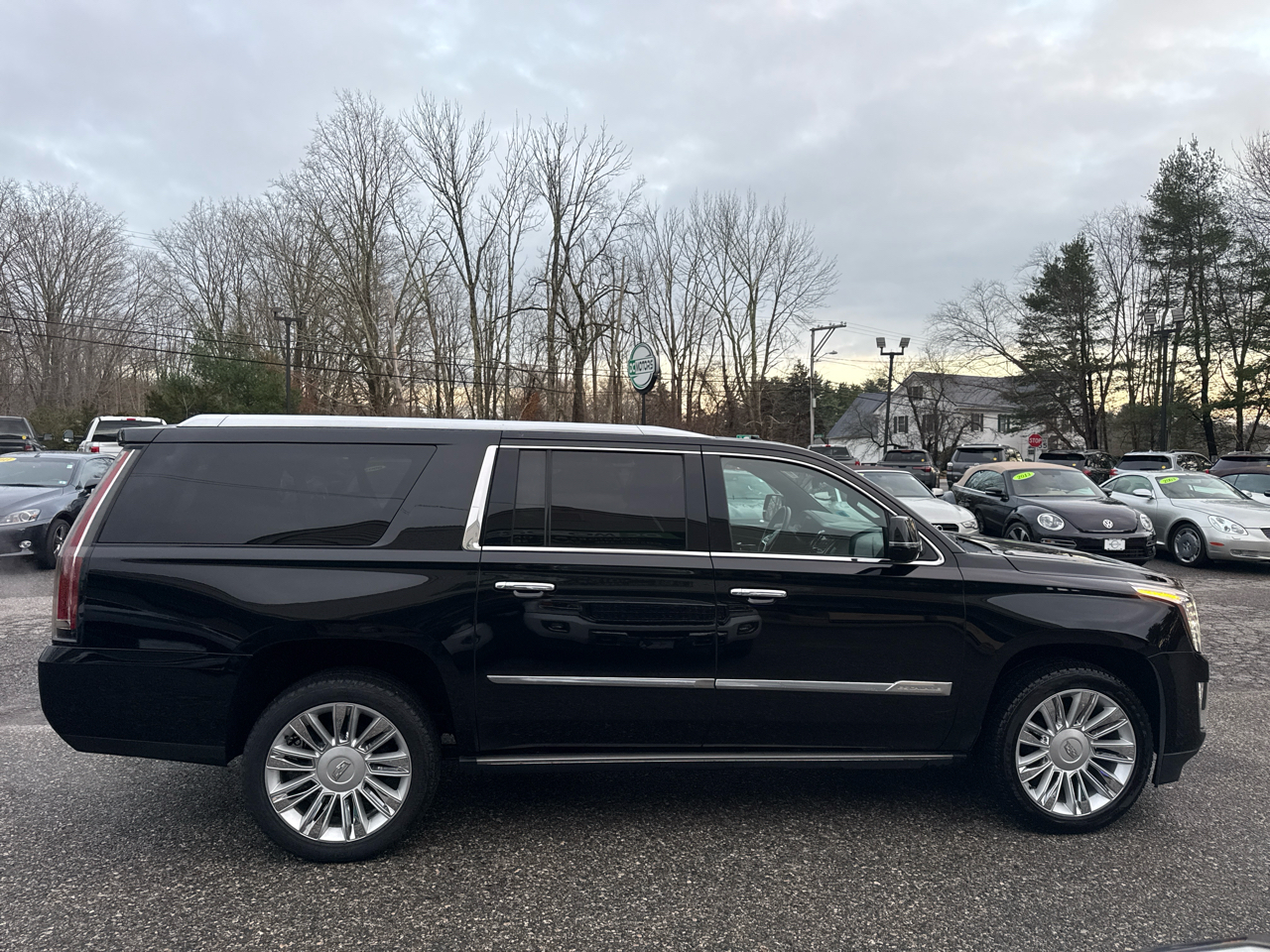 2017 Cadillac Escalade ESV Platinum photo 2