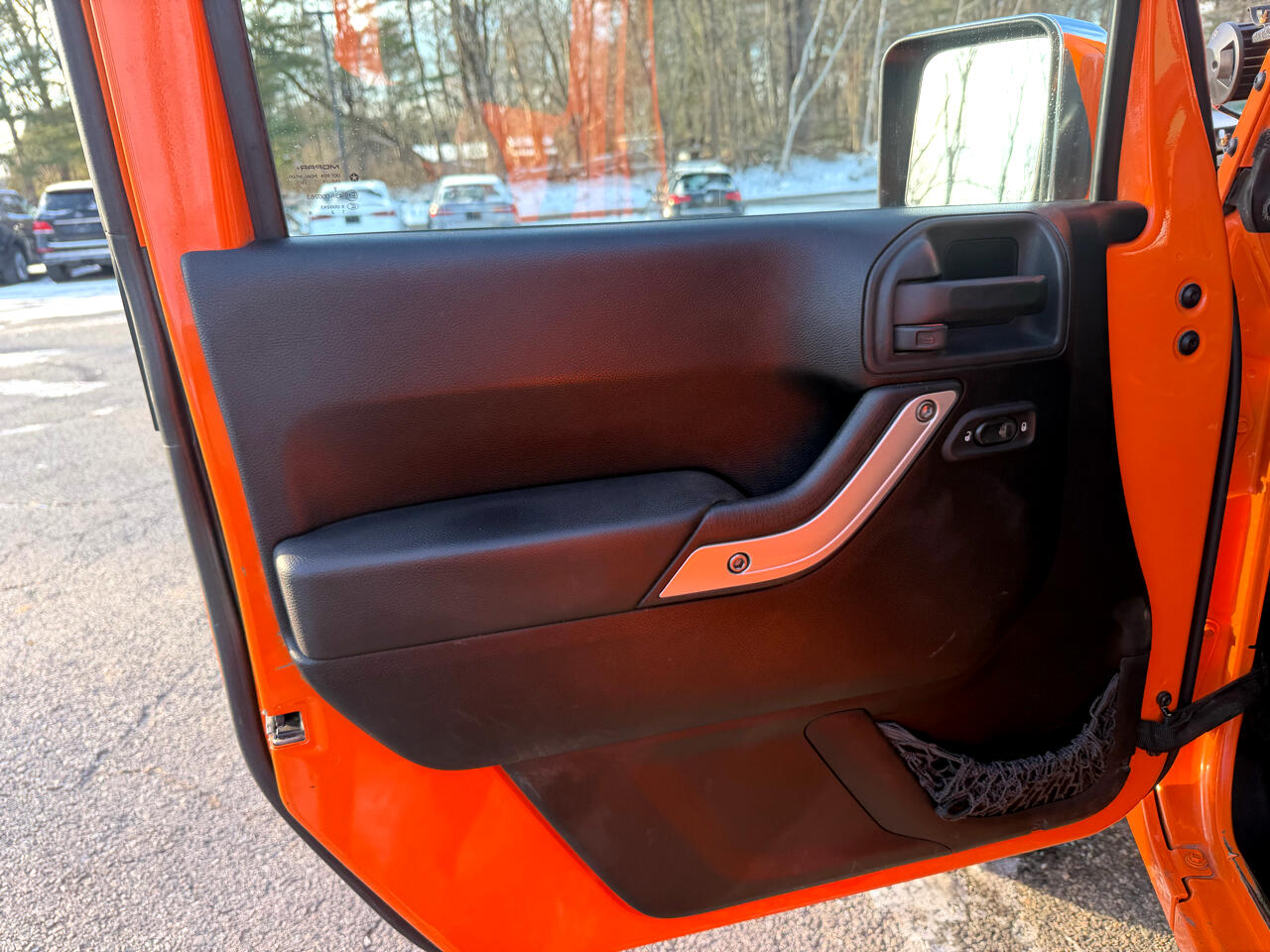 Jeep Wrangler Unlimited 4WD 4dr Sahara 2012