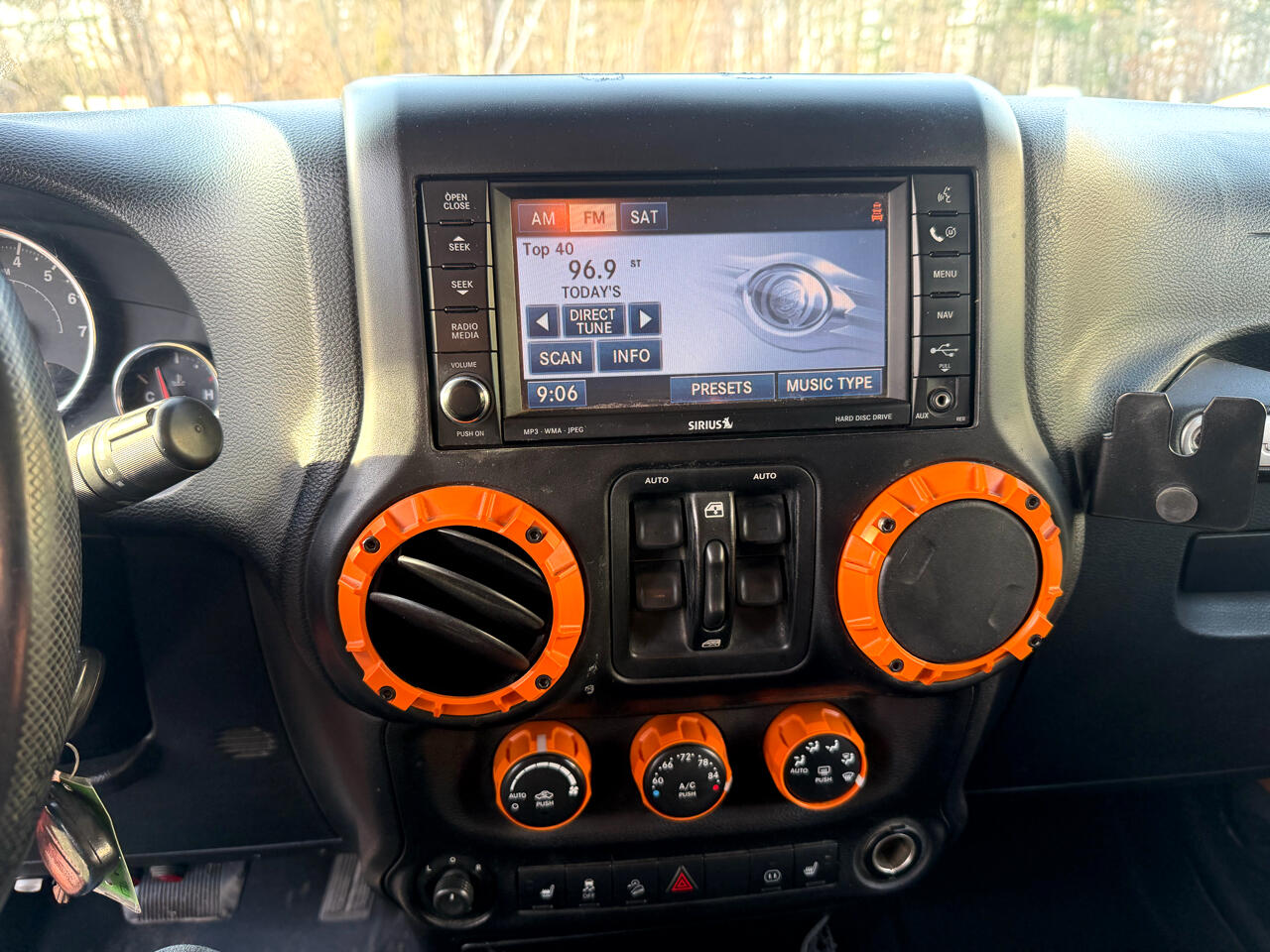 Jeep Wrangler Unlimited 4WD 4dr Sahara 2012