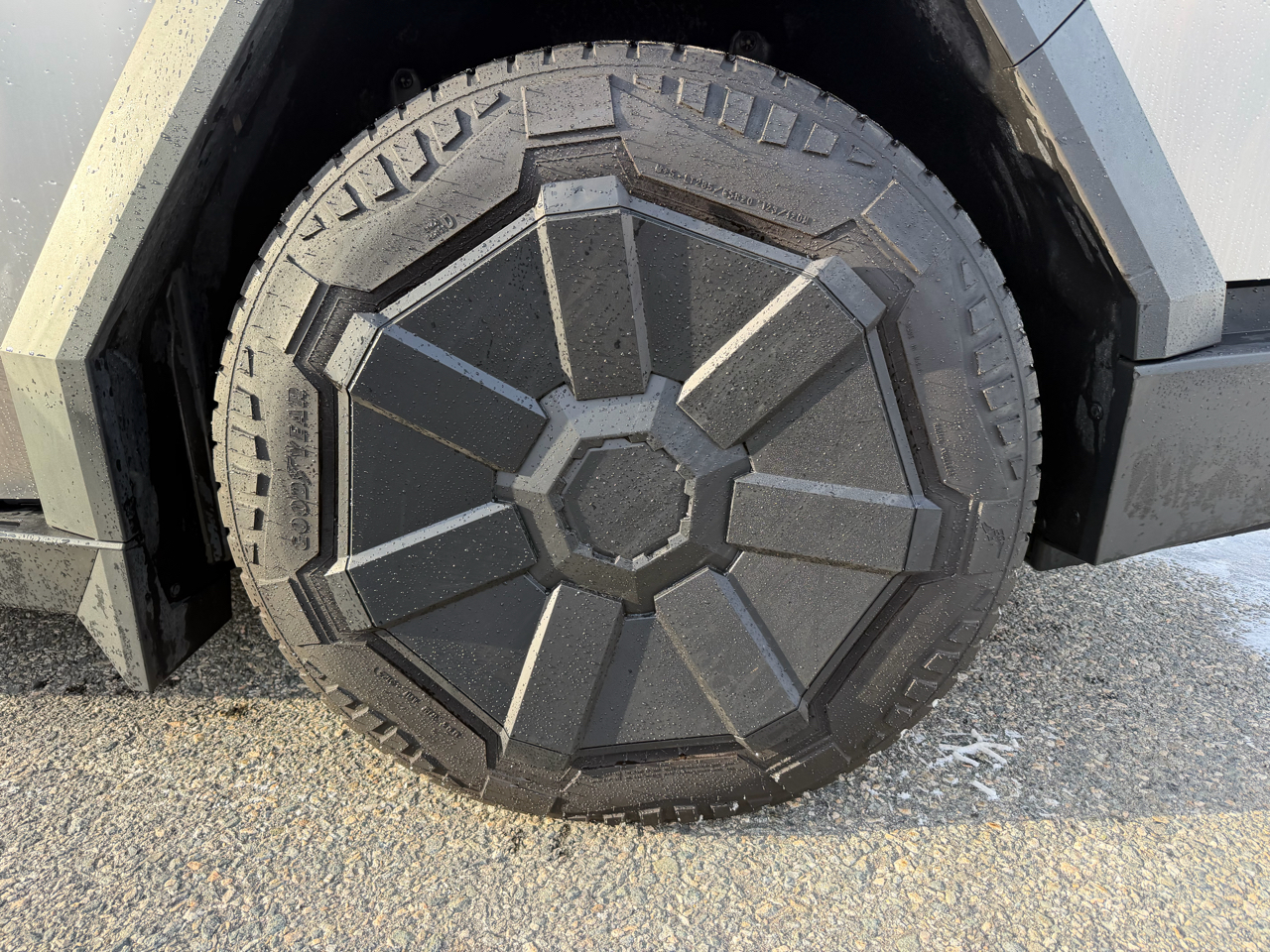 Tesla Cybertruck AWD 2024