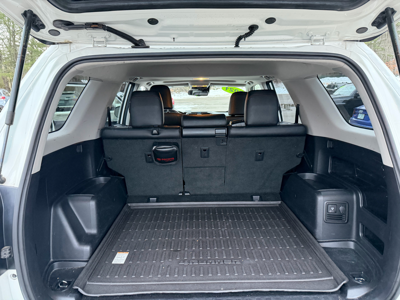 Toyota 4Runner Venture 4WD (Natl) 2021