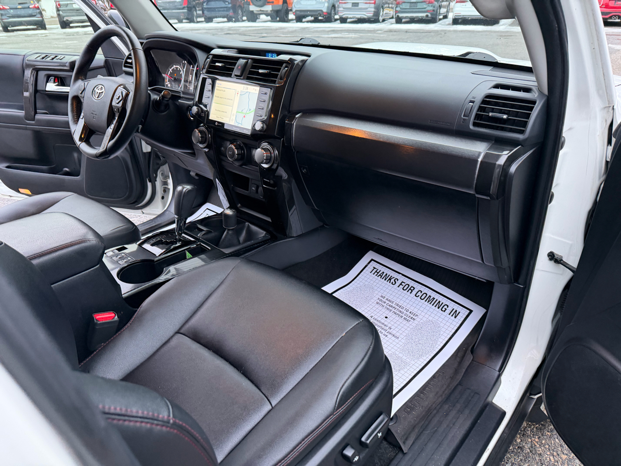 Toyota 4Runner Venture 4WD (Natl) 2021