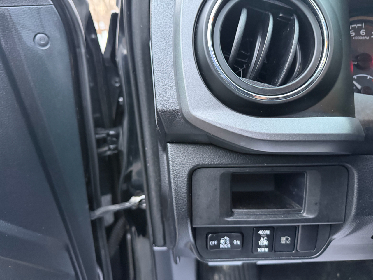 Toyota Tacoma TRD Off Road Double Cab 5' Bed V6 4x4 MT (Natl) 2018