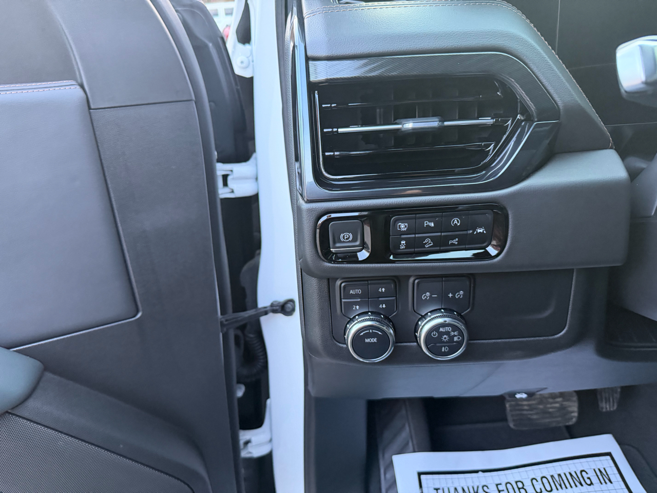 GMC Yukon 4WD 4dr AT4 2025