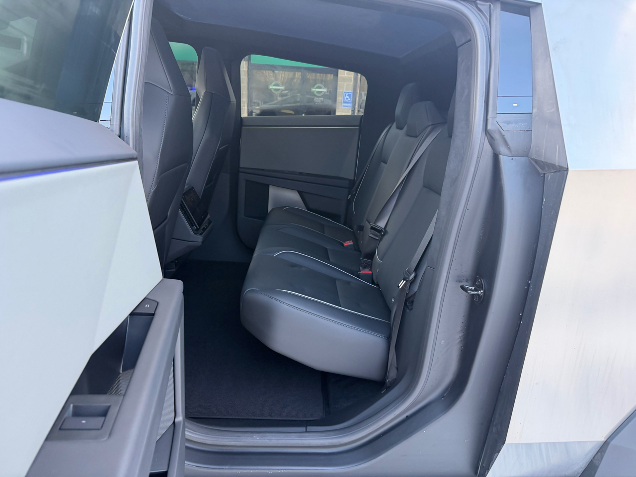 Tesla Cybertruck AWD 2025