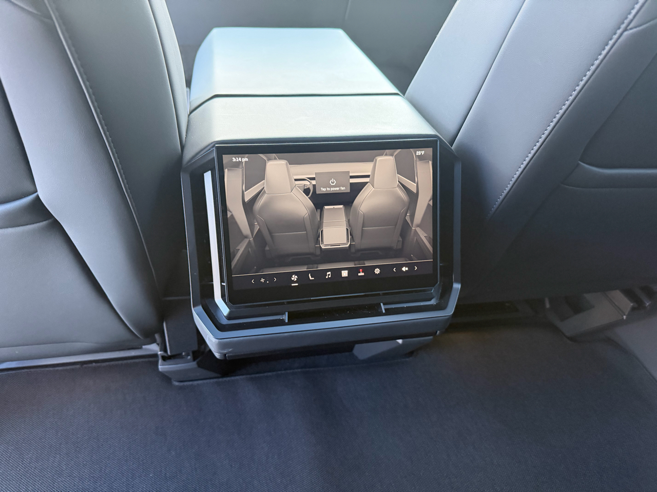 Tesla Cybertruck AWD 2025