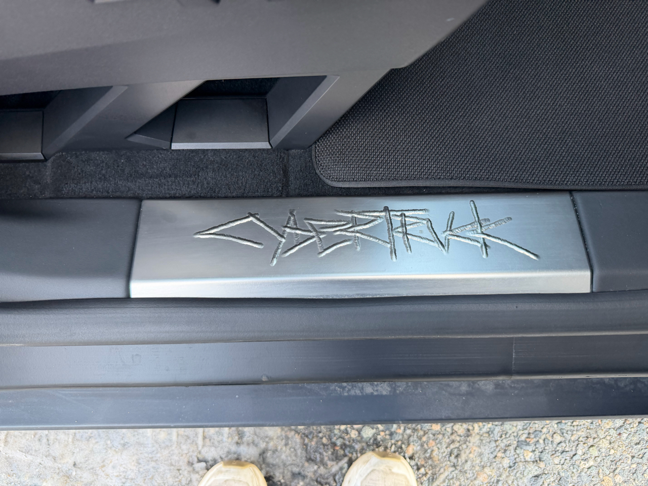 Tesla Cybertruck AWD 2025