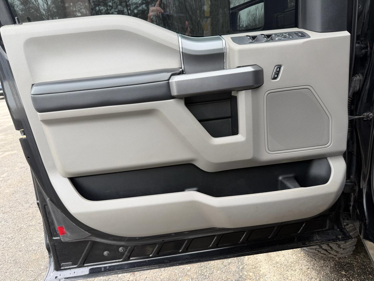 Ford Super Duty F-350 SRW XLT 4WD SuperCab 6.75' Box 2019