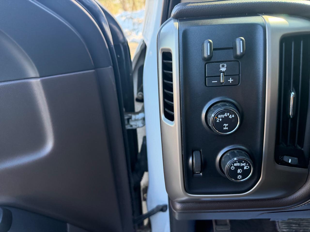 GMC Sierra 1500 4WD Crew Cab 143.5" Denali 2018