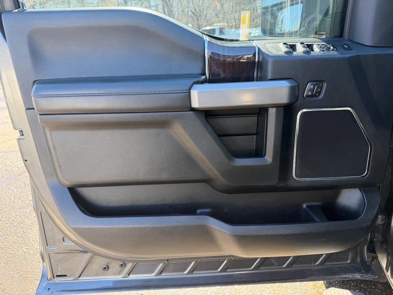 Ford Super Duty F-350 SRW Platinum 4WD Crew Cab 6.75' Box 2017