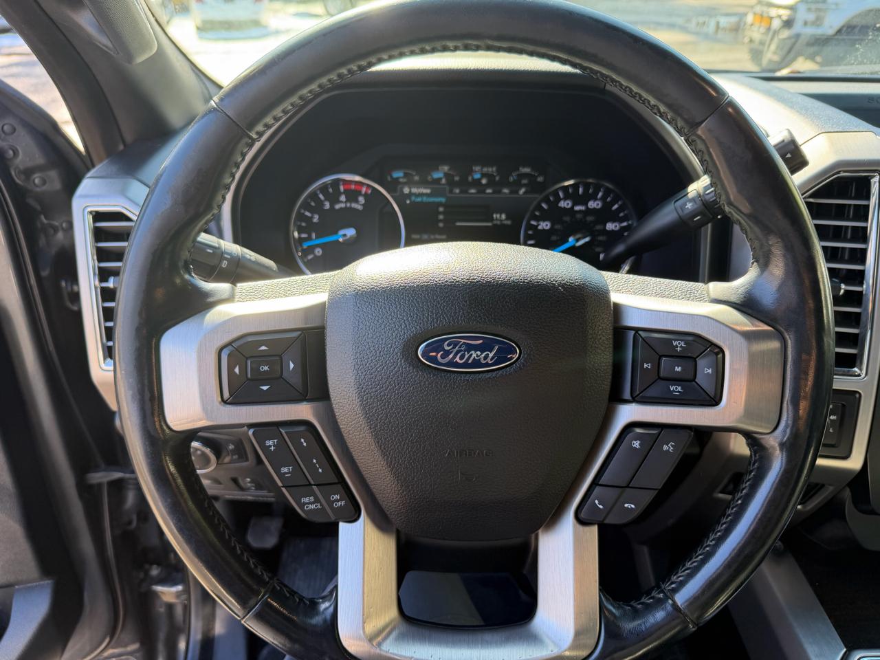 Ford Super Duty F-350 SRW Platinum 4WD Crew Cab 6.75' Box 2017