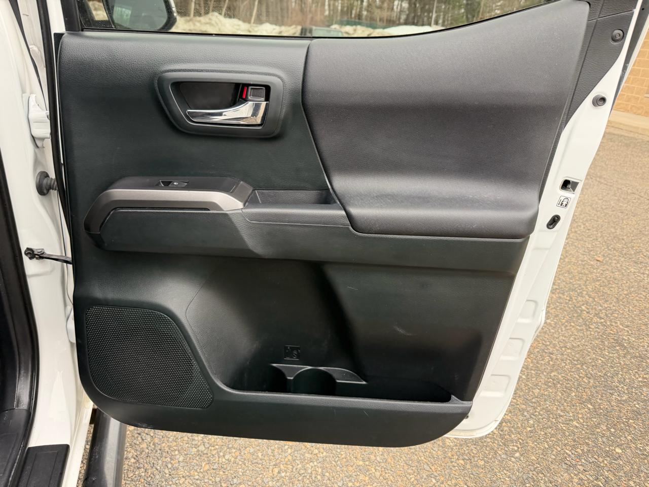 Toyota Tacoma 4WD Double Cab V6 AT TRD Sport (Natl) 2016