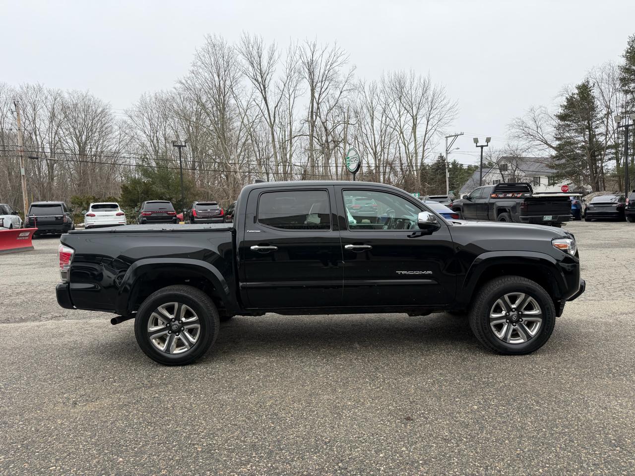 Toyota Tacoma Limited Double Cab 5' Bed V6 4x4 AT (Natl) 2017