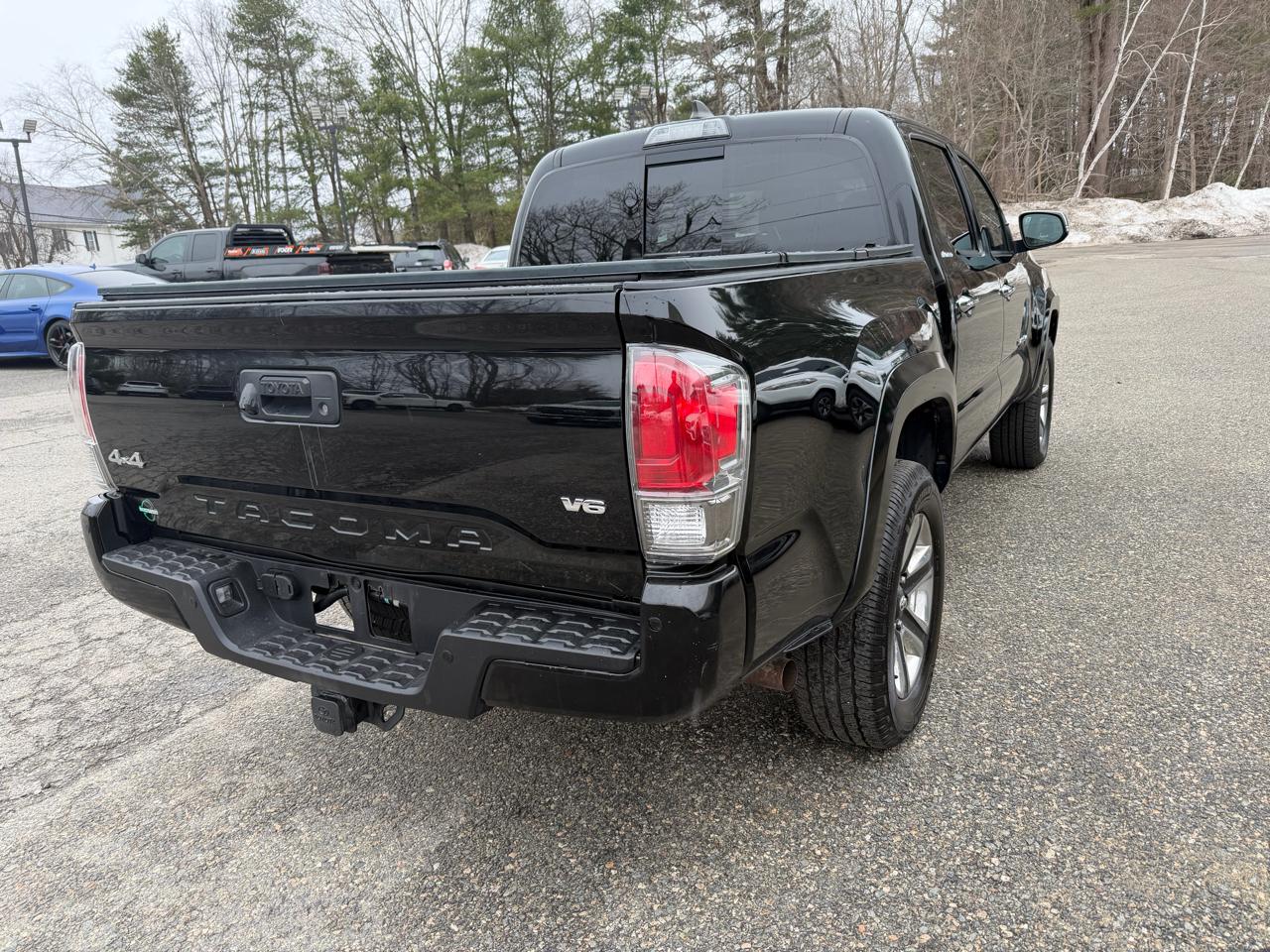 Toyota Tacoma Limited Double Cab 5' Bed V6 4x4 AT (Natl) 2017