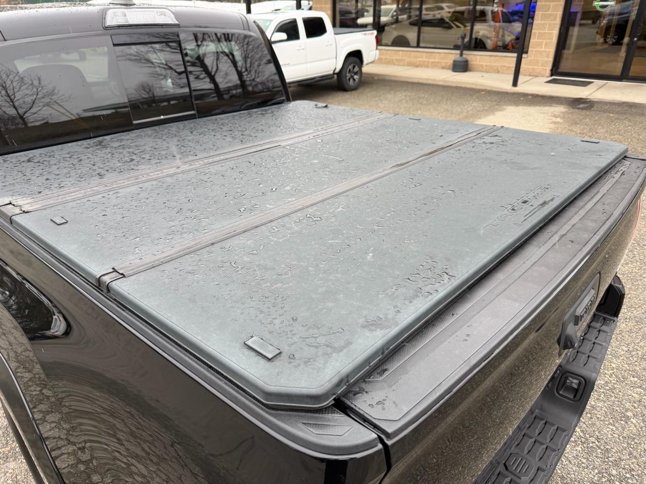 Toyota Tacoma Limited Double Cab 5' Bed V6 4x4 AT (Natl) 2017