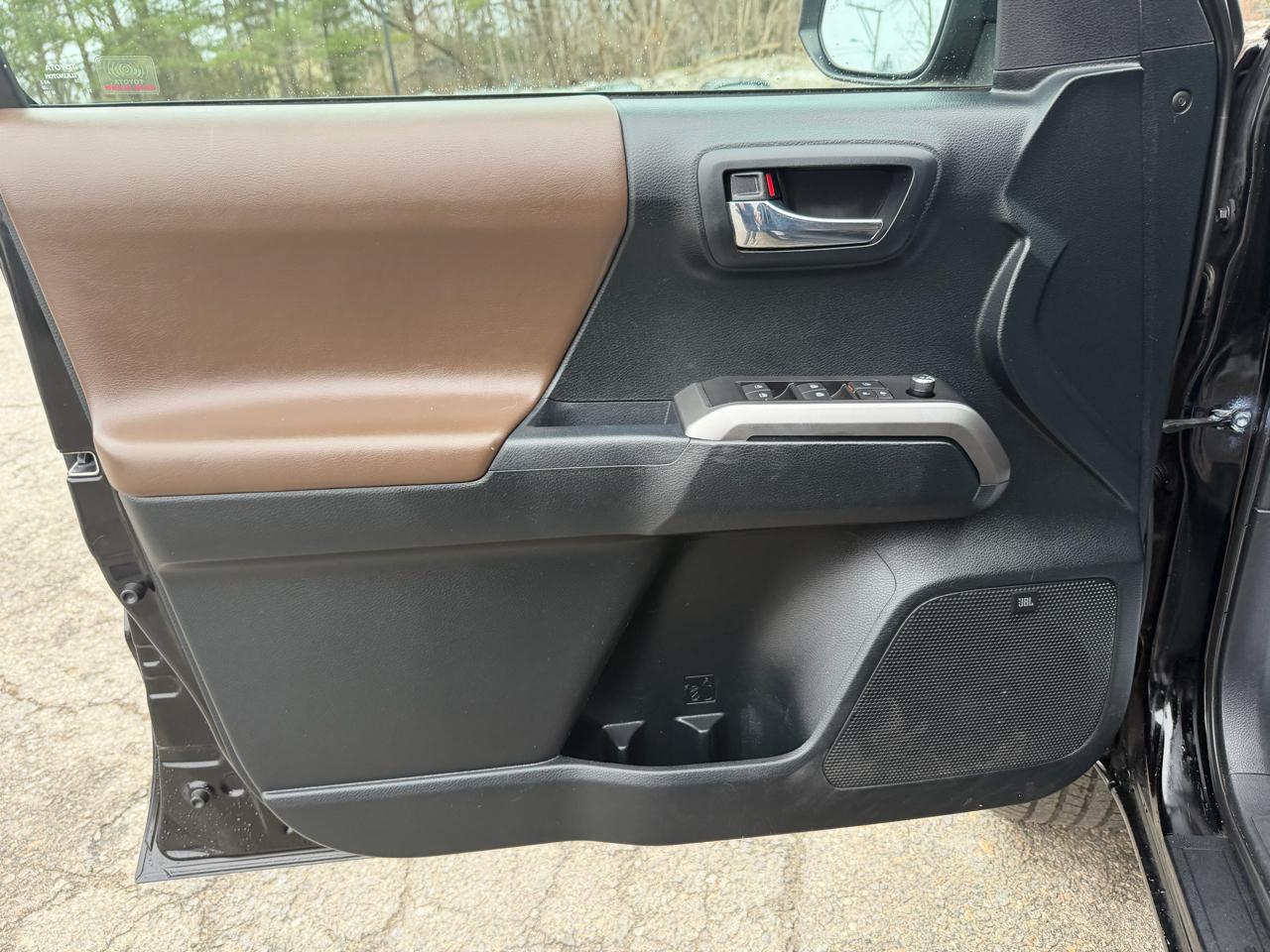 Toyota Tacoma Limited Double Cab 5' Bed V6 4x4 AT (Natl) 2017