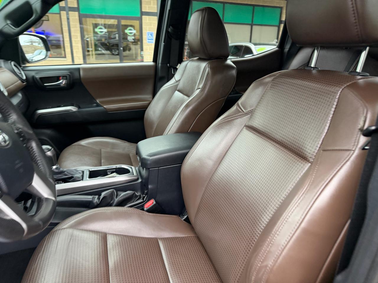 Toyota Tacoma Limited Double Cab 5' Bed V6 4x4 AT (Natl) 2017