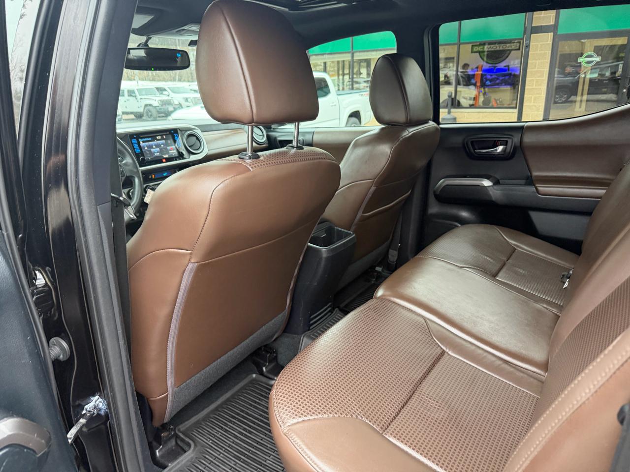 Toyota Tacoma Limited Double Cab 5' Bed V6 4x4 AT (Natl) 2017