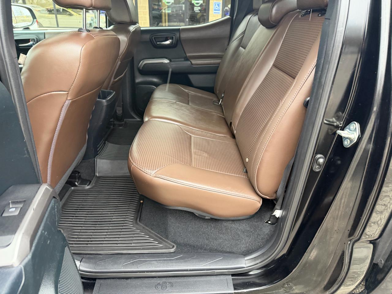 Toyota Tacoma Limited Double Cab 5' Bed V6 4x4 AT (Natl) 2017