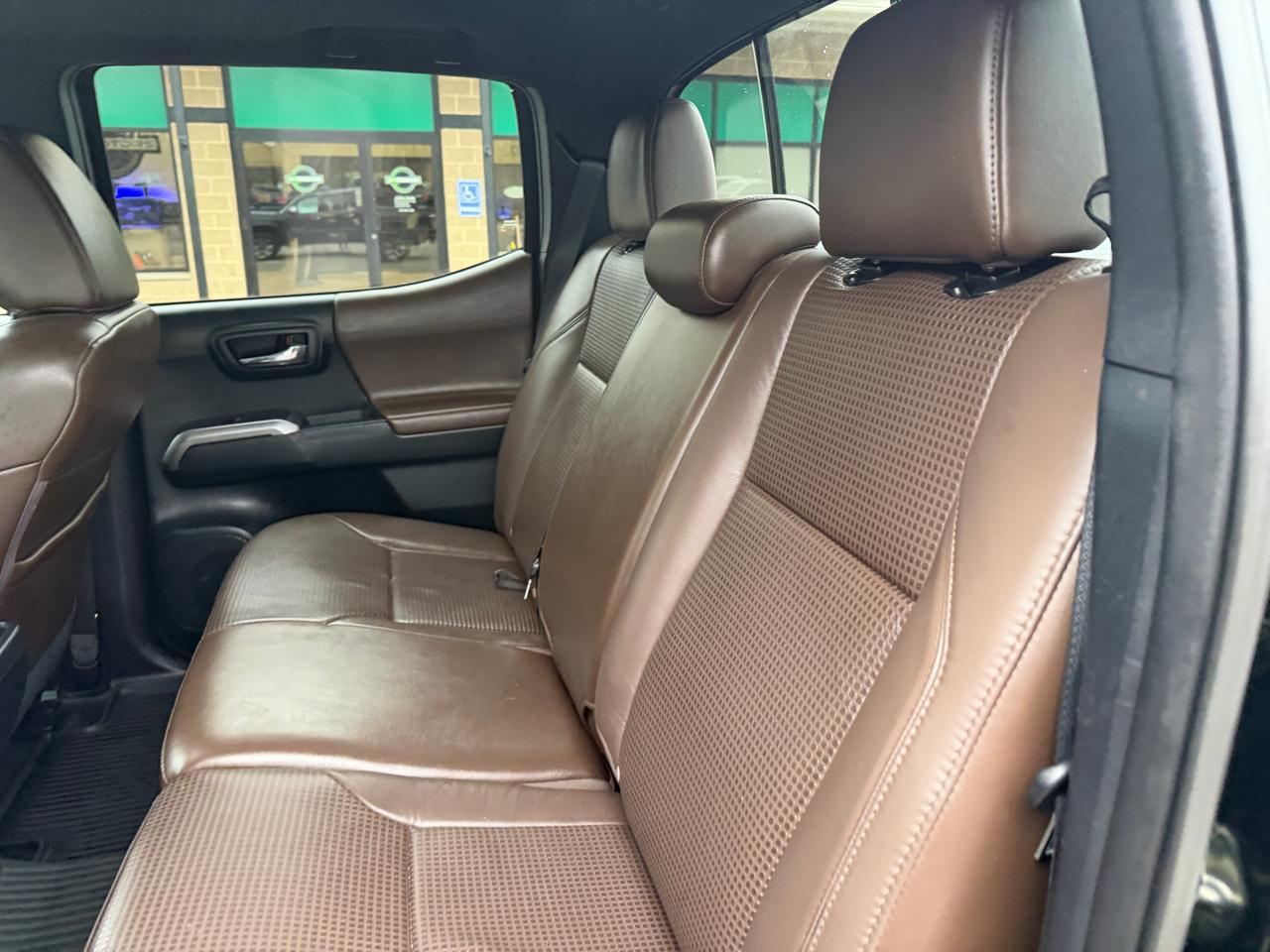 Toyota Tacoma Limited Double Cab 5' Bed V6 4x4 AT (Natl) 2017