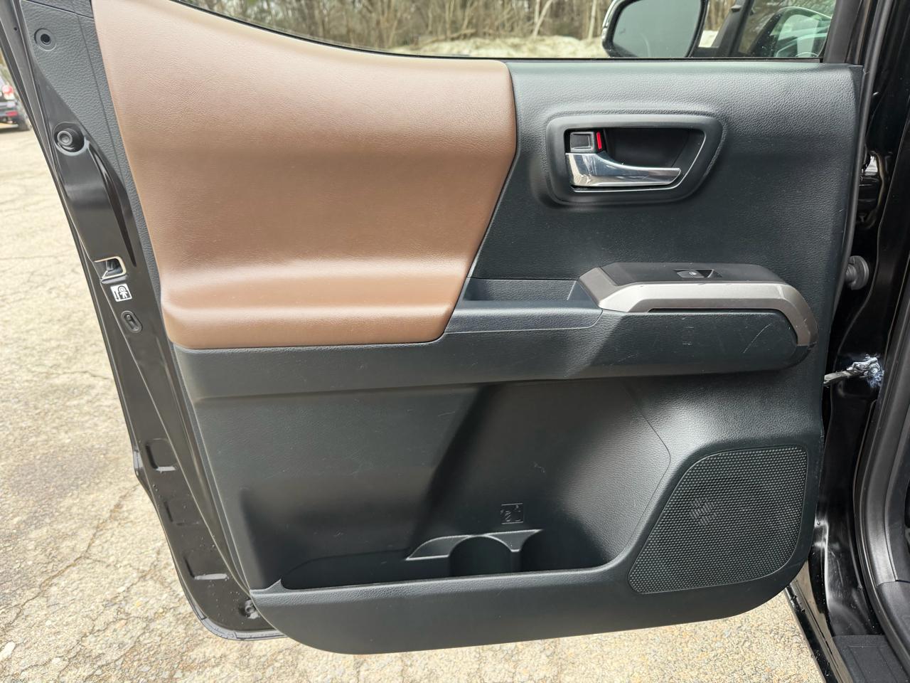 Toyota Tacoma Limited Double Cab 5' Bed V6 4x4 AT (Natl) 2017