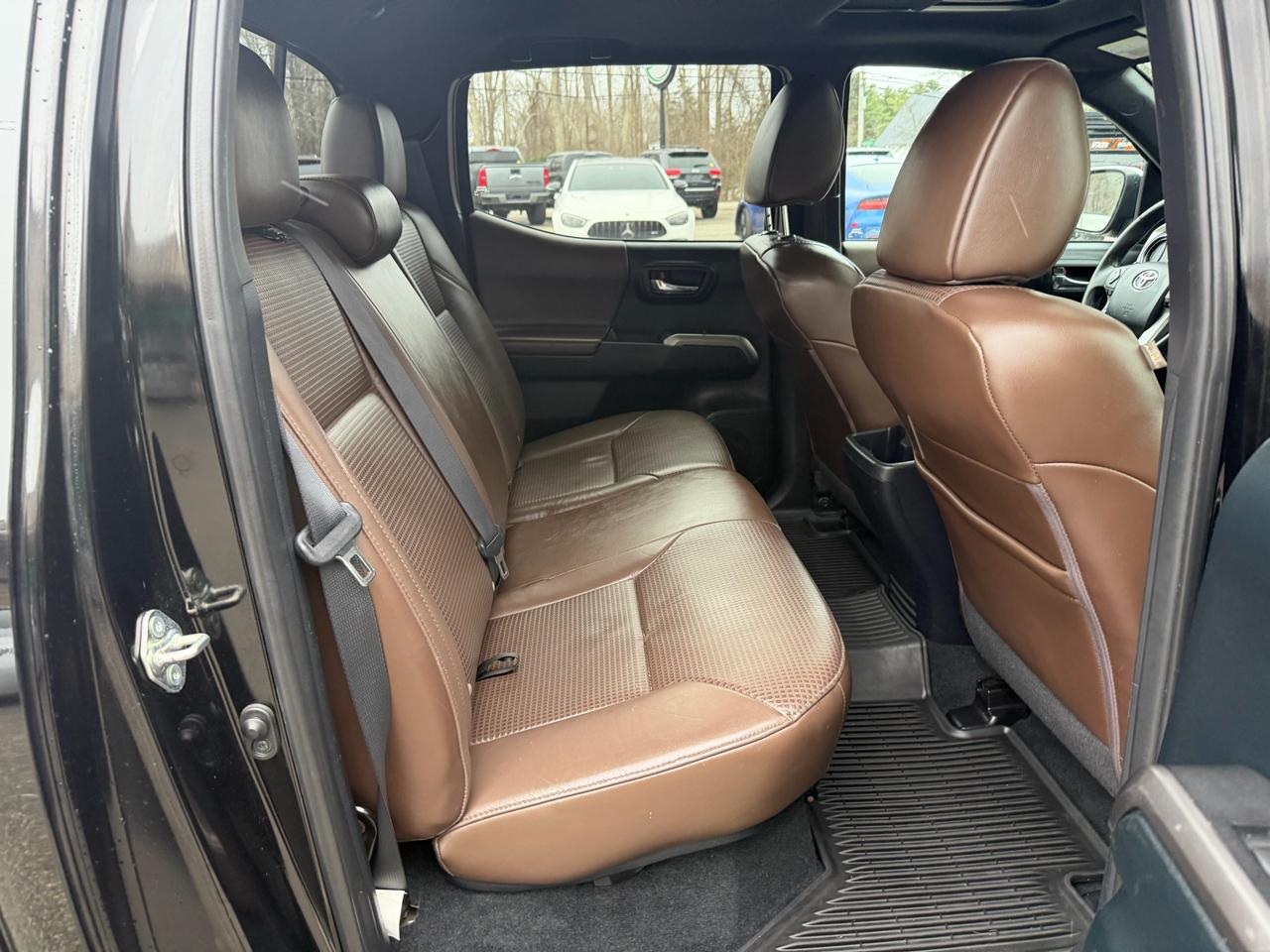 Toyota Tacoma Limited Double Cab 5' Bed V6 4x4 AT (Natl) 2017