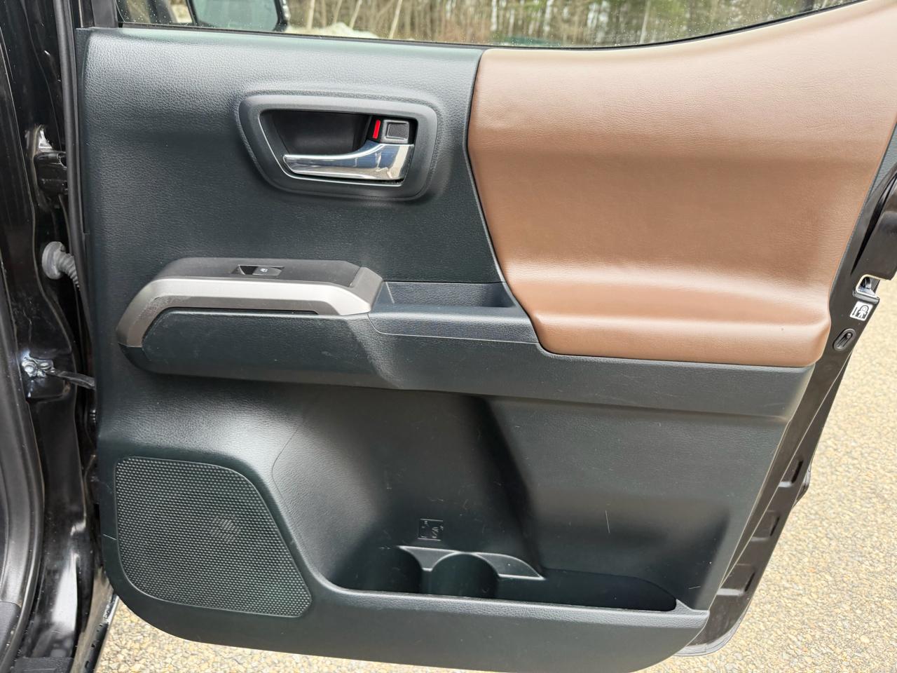 Toyota Tacoma Limited Double Cab 5' Bed V6 4x4 AT (Natl) 2017