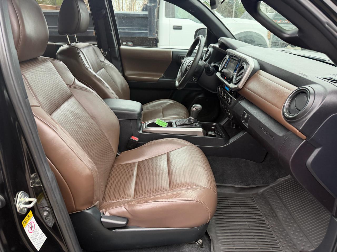 Toyota Tacoma Limited Double Cab 5' Bed V6 4x4 AT (Natl) 2017