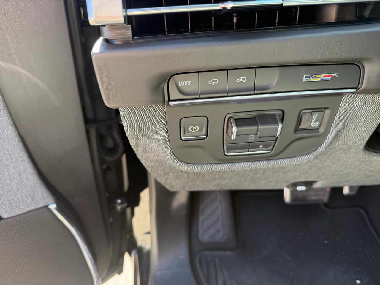 Cadillac Escalade AWD 4dr V-Series 2025