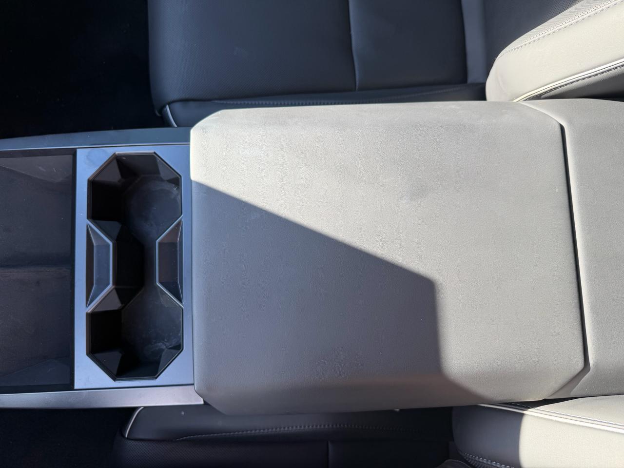 Tesla Cybertruck Cyberbeast AWD 2024