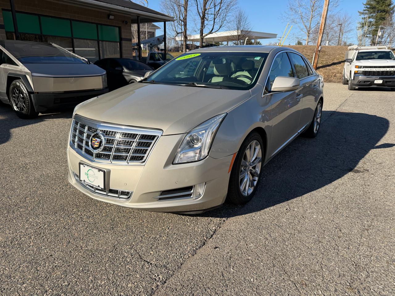 Cadillac XTS 4dr Sdn Luxury FWD 2013
