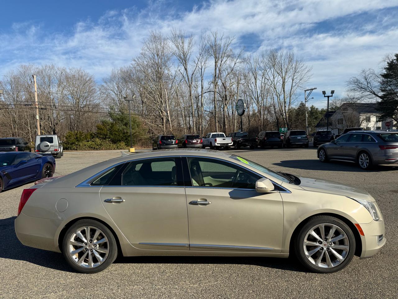 Cadillac XTS 4dr Sdn Luxury FWD 2013