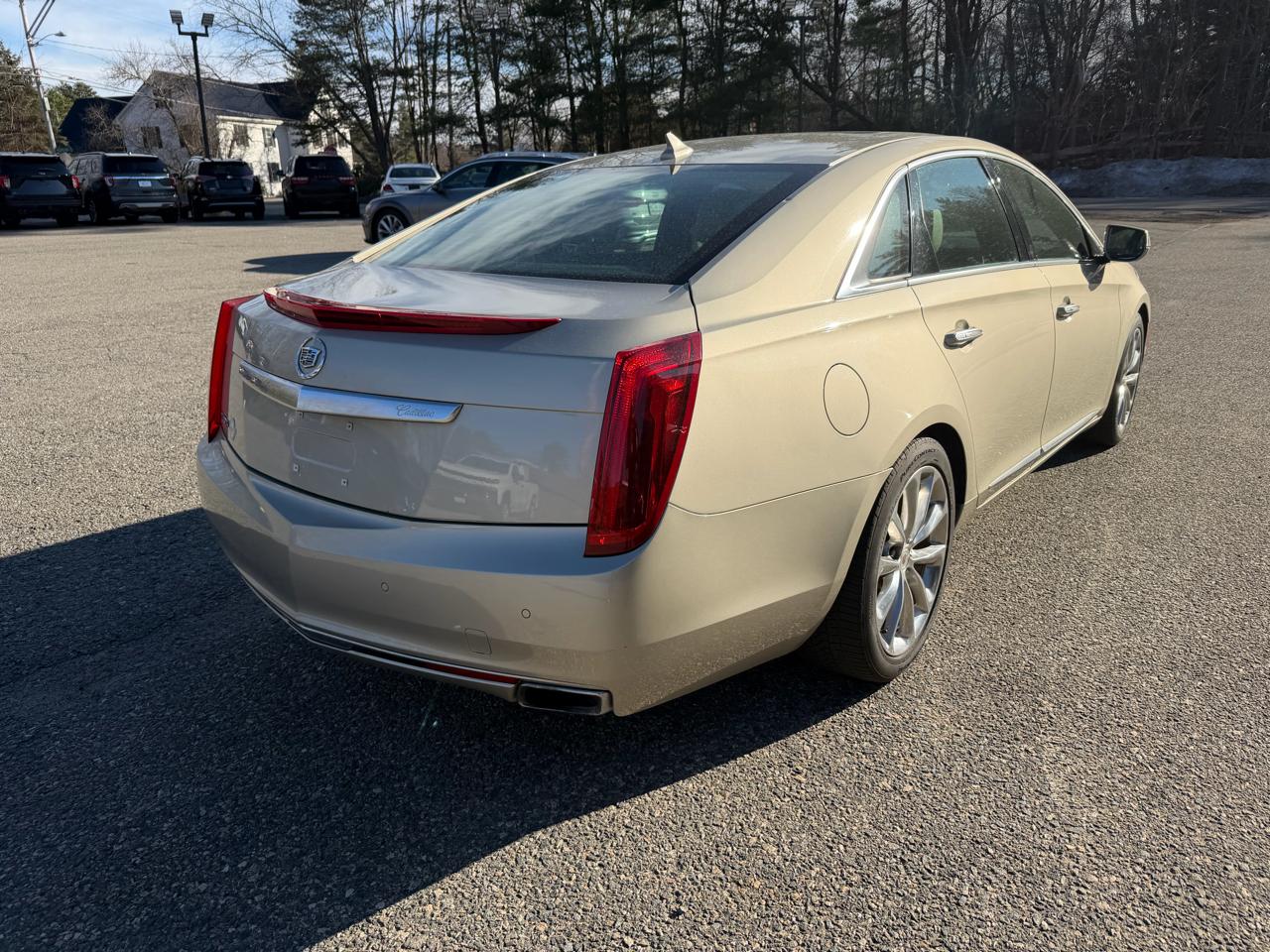 Cadillac XTS 4dr Sdn Luxury FWD 2013