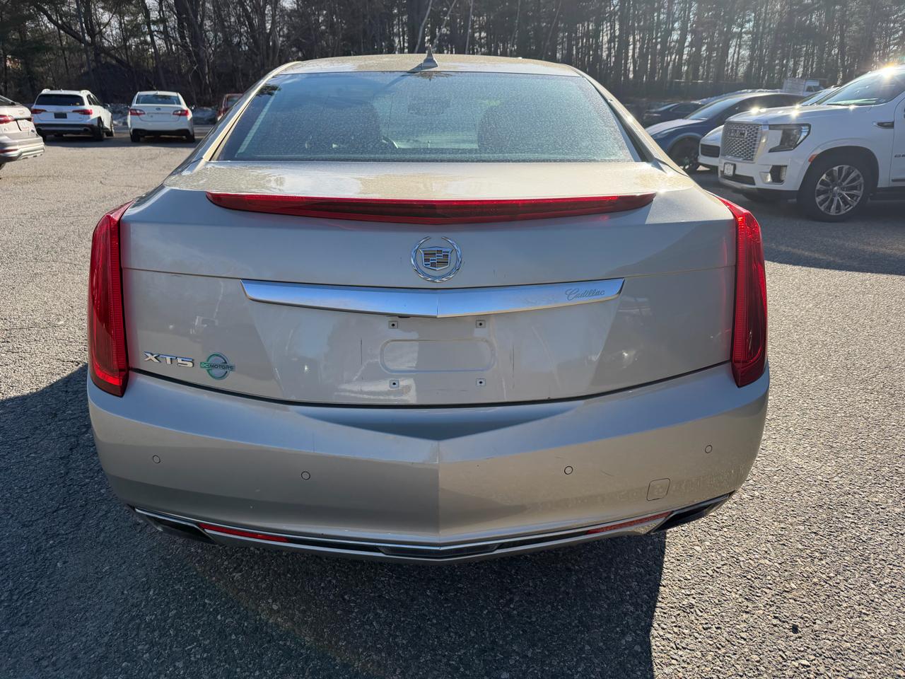 Cadillac XTS 4dr Sdn Luxury FWD 2013