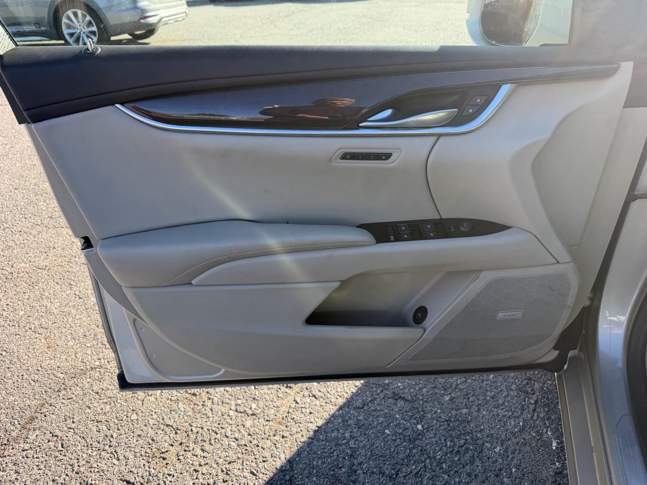 Cadillac XTS 4dr Sdn Luxury FWD 2013