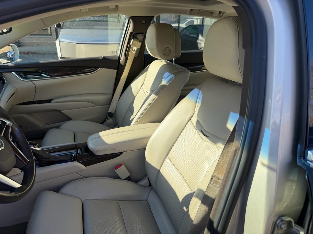 Cadillac XTS 4dr Sdn Luxury FWD 2013