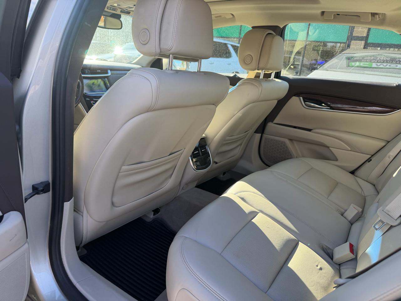 Cadillac XTS 4dr Sdn Luxury FWD 2013