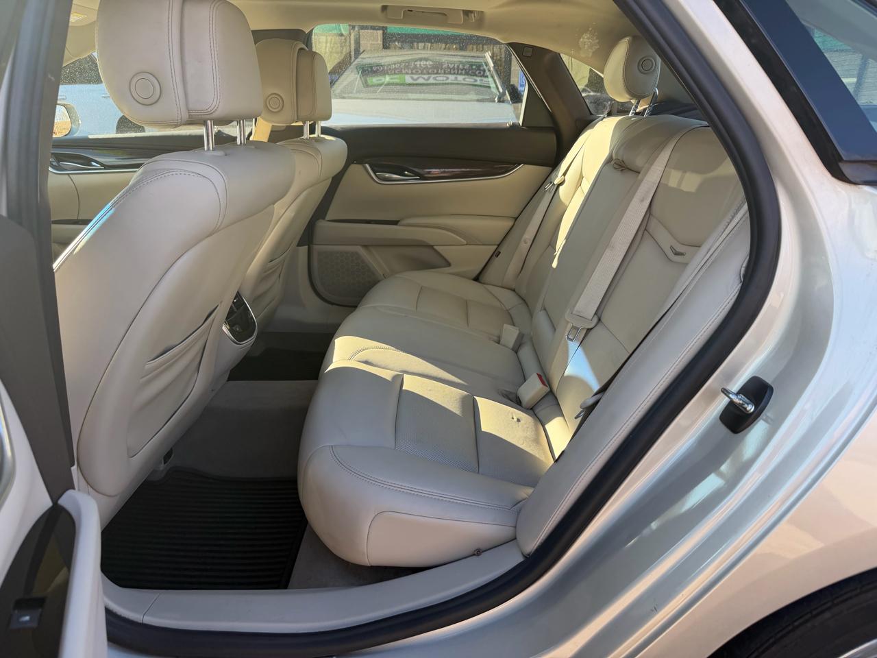 Cadillac XTS 4dr Sdn Luxury FWD 2013